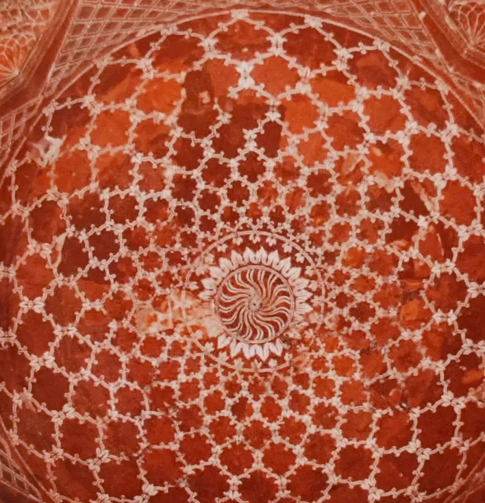 How did Shah Jahan build the Taj Mahal of Agra? 10 Precious gems set on the walls