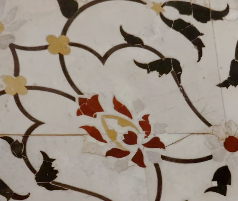 How did Shah Jahan build the Taj Mahal of Agra? 9 Quranic verses and flower carvings on the Taj Mahal