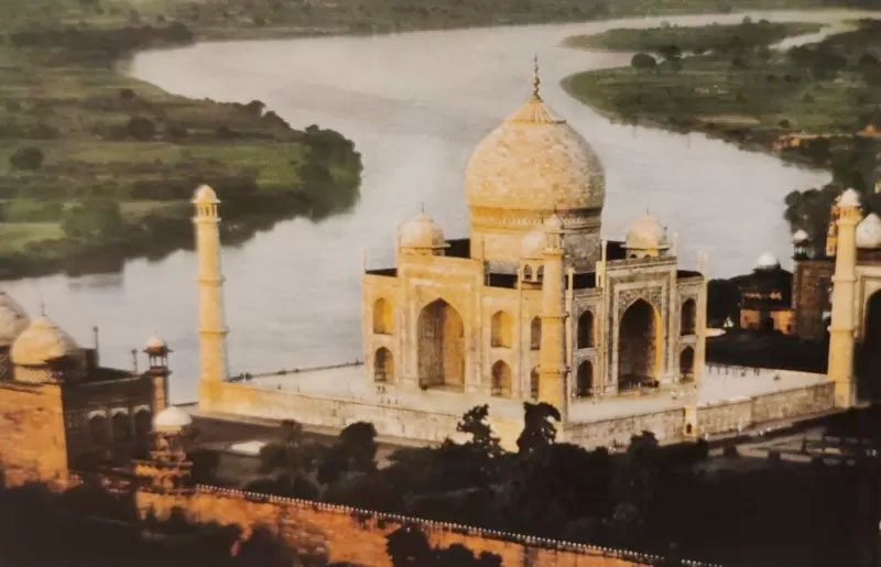 How did Shah Jahan build the Taj Mahal of Agra? 13 The Bakery of the Taj Mahal during the British era