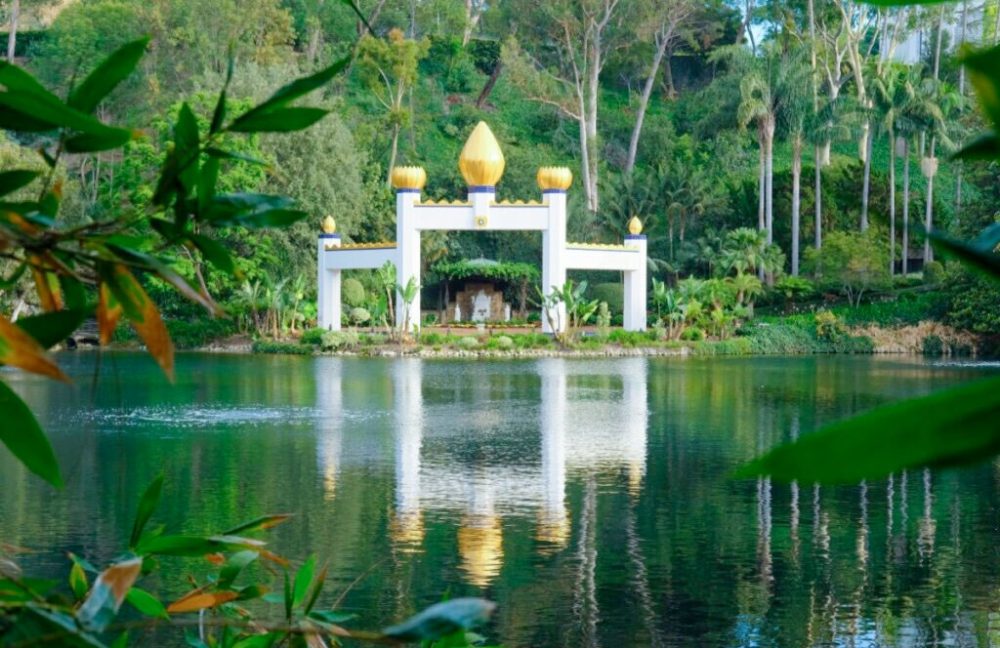 The place in America where Mahatma Gandhi's ashes are claimed to be kept 8 Lake Shrine