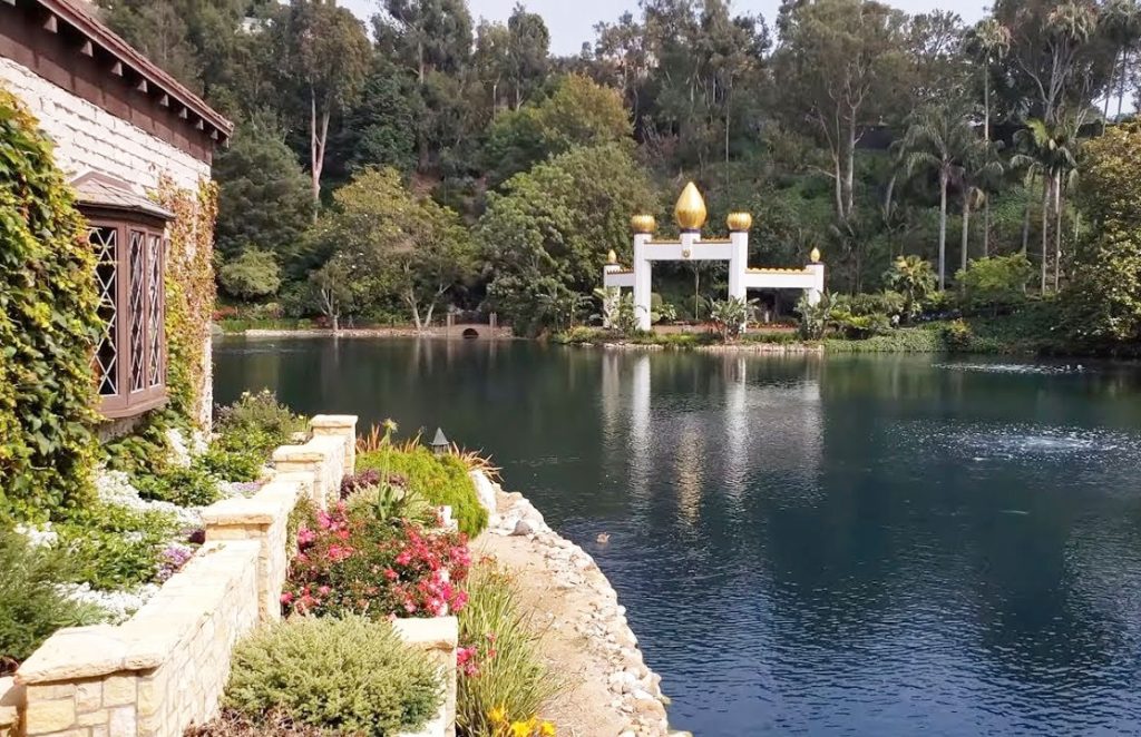 The place in America where Mahatma Gandhi's ashes are claimed to be kept 6 Lake Shrine