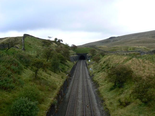 The train in UK that shouldn't exist 5 blea moor tunnel
