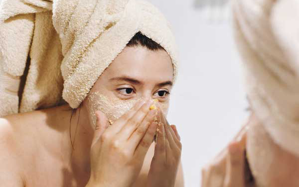 How to get a cooling effect on the skin in the summer? Follow these tips to get pretty skin.