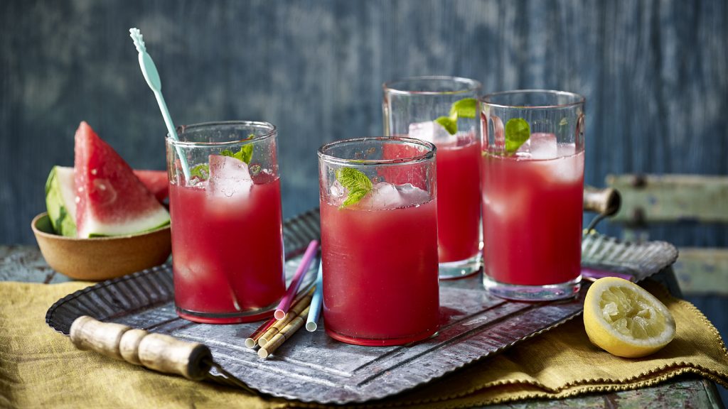 Refreshing summer drinks you can make with fruits 2 summer drinks