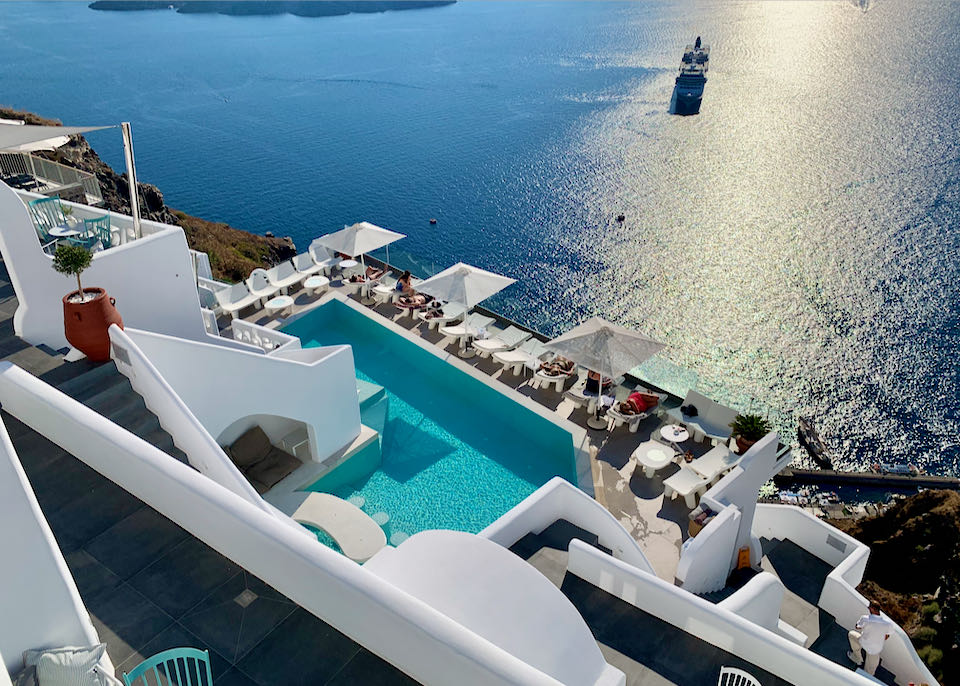 Pleasing island of Greece: Santorini 8 Santorini is such a popular tourist destination.