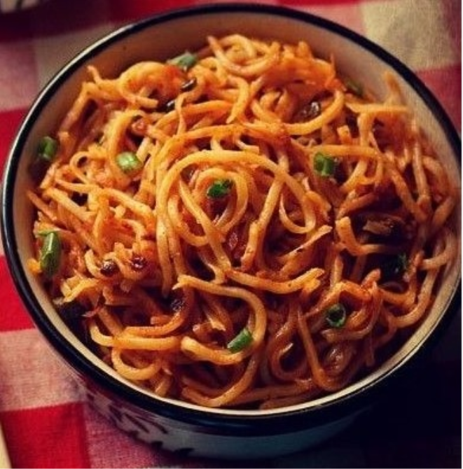 One should definitely try the viral Schezwan Maggi 3 schezwan maggi