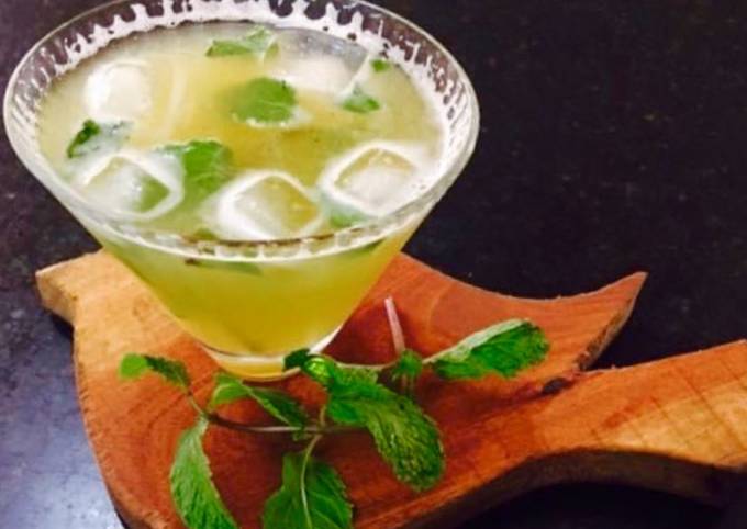 Fruity summer drinks to stay refreshed and hydrated 3 pineapple mint cooler