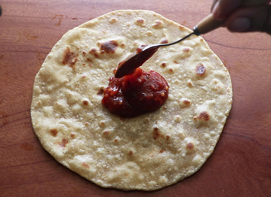 Leftover roti in kitchen? Don't worry! Make this roti pizza for as a snack 5 Leftover roti in kitchen? Don't worry! Make this roti pizza for as a snack - The Monk