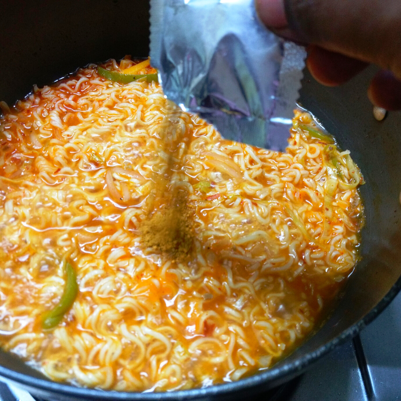 simple recipe to make Schezwan Maggi