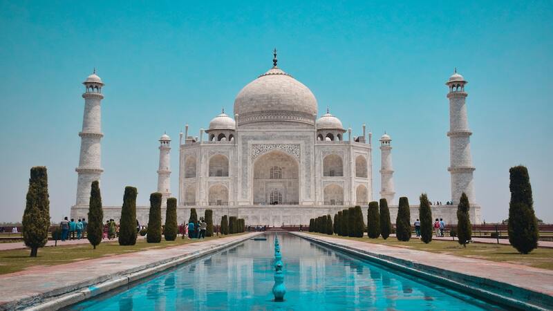 Best time to enter Taj Mahal to avoid crowd