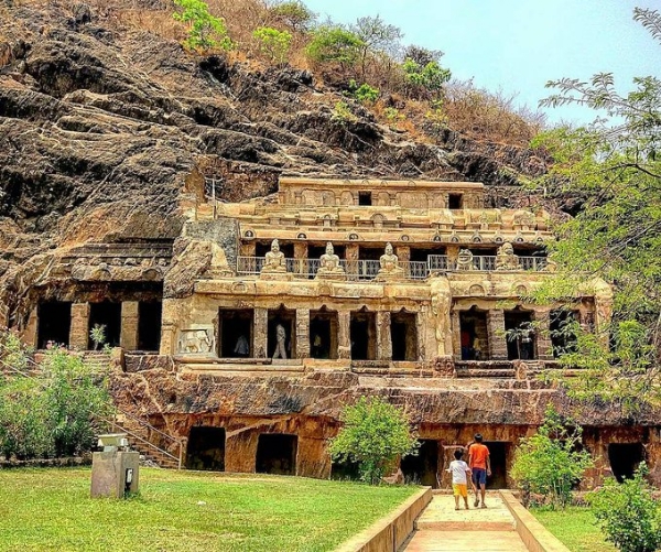 undavalli caves