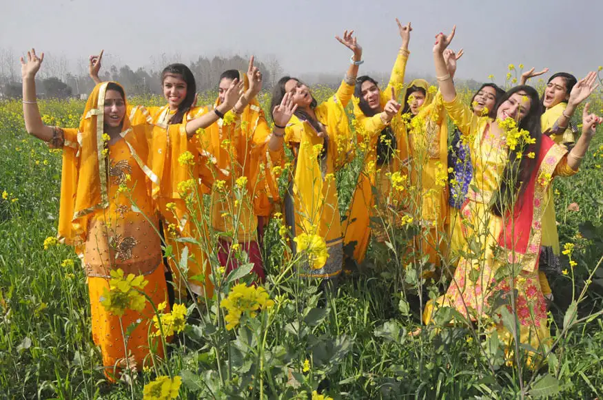Punjab : Importance of Sarson ka Saag and Makki ki roti 10 Baisakhi