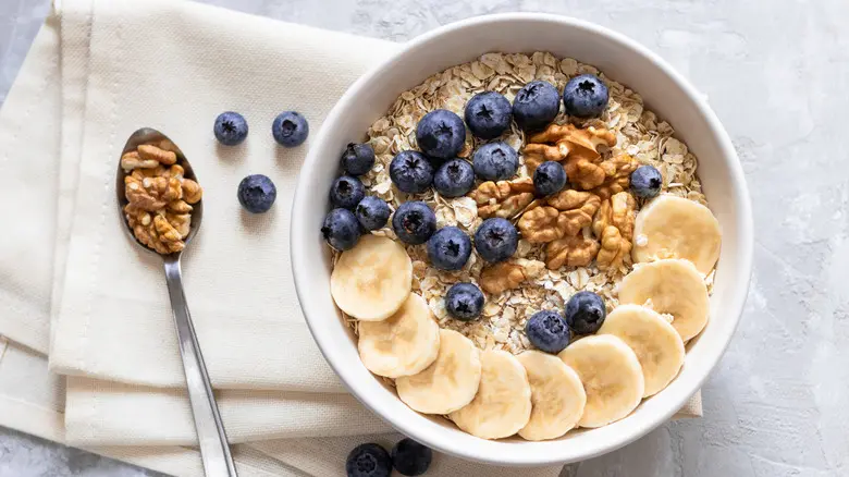 Oats : Why we should include oatmeal in our diet? 7 oatmeal