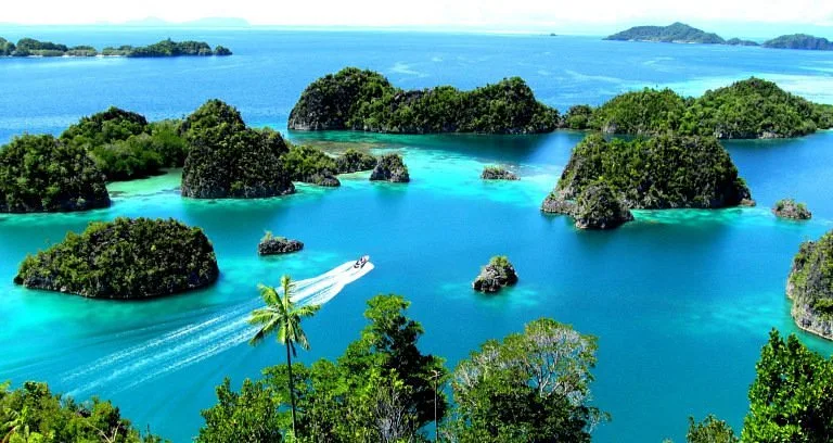 Exotic tourist places to visit in Indonesia 8 Raja Ampat