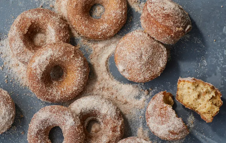 Baked Apple Cinnamon Doughnuts