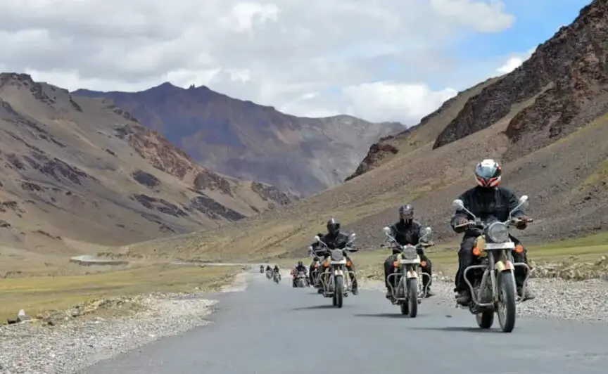 Manali-Leh Highway, Himachal Pradesh for bike rides 