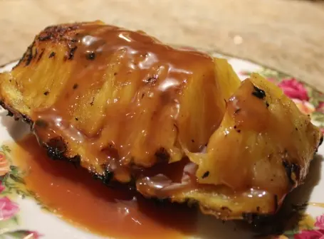 Grilled Pineapple with Caramel Sauce