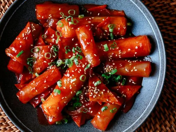 South Korean Cuisine: Exploring the Rich Flavors 16 Tteokbokki