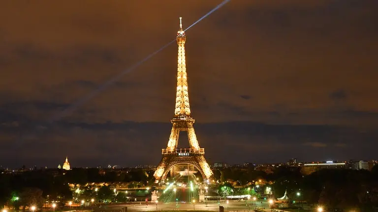 Exploring the Eiffel Tower on your trip to Paris 