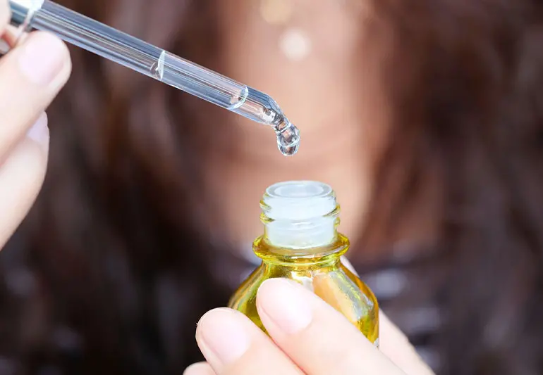 Benefits of Vitamin C Serum: The Transformation on Skin 7 Enhanced Hydration and Moisture Retention