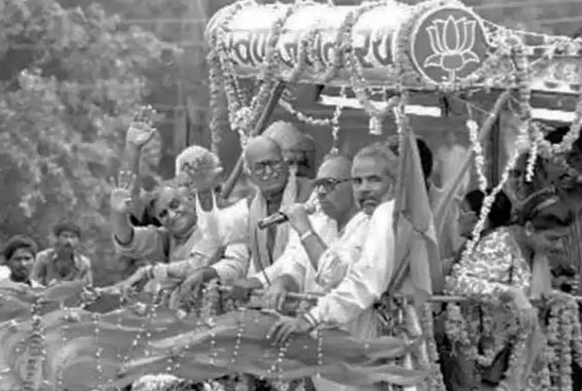 June 2003: Shankaracharya Jayendra Saraswati of Kanchi Peeth mediated to resolve the matter and expressed hope that the Ayodhya issue would definitely be resolved by July, but nothing happened.