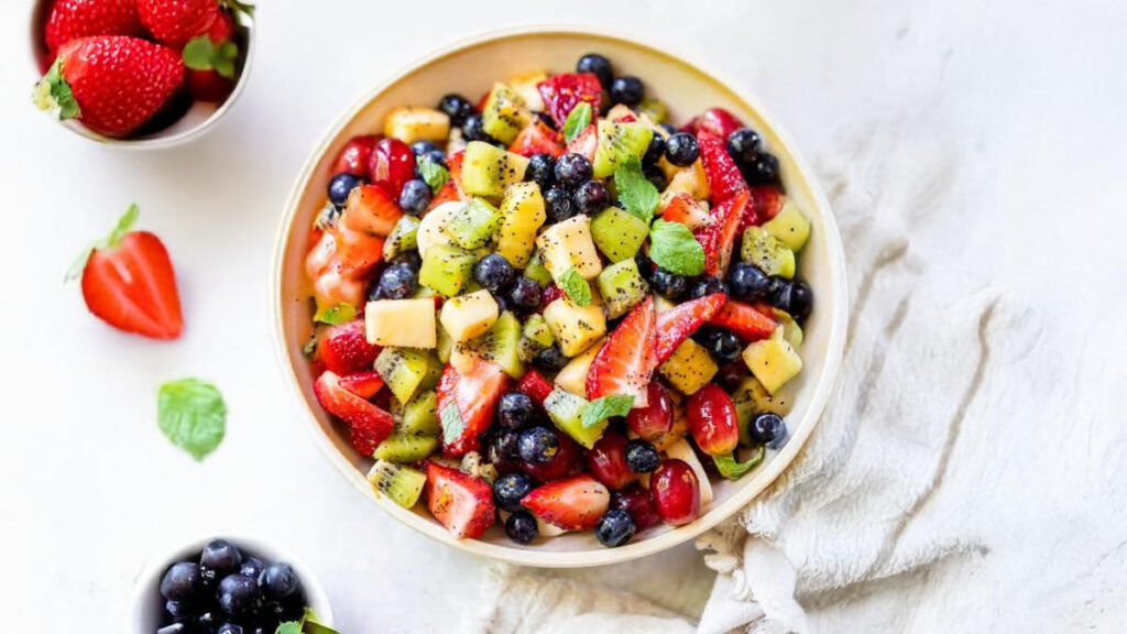 Chaat Recipes for Weight Loss: 4 Healthy and Tasty Chaat Options for Weight Loss 3 Fruit chaat