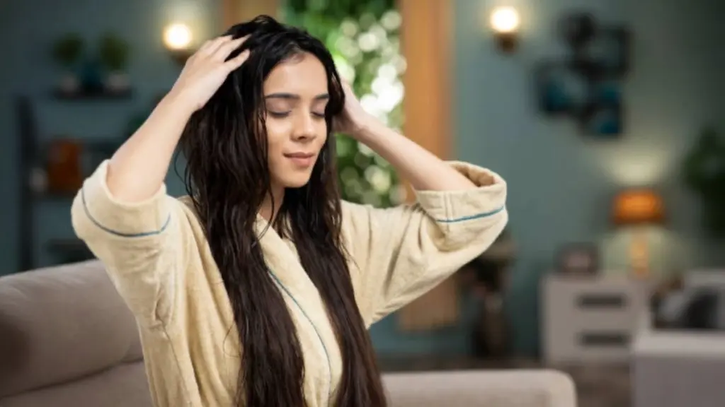 How To Apply Hair Oil