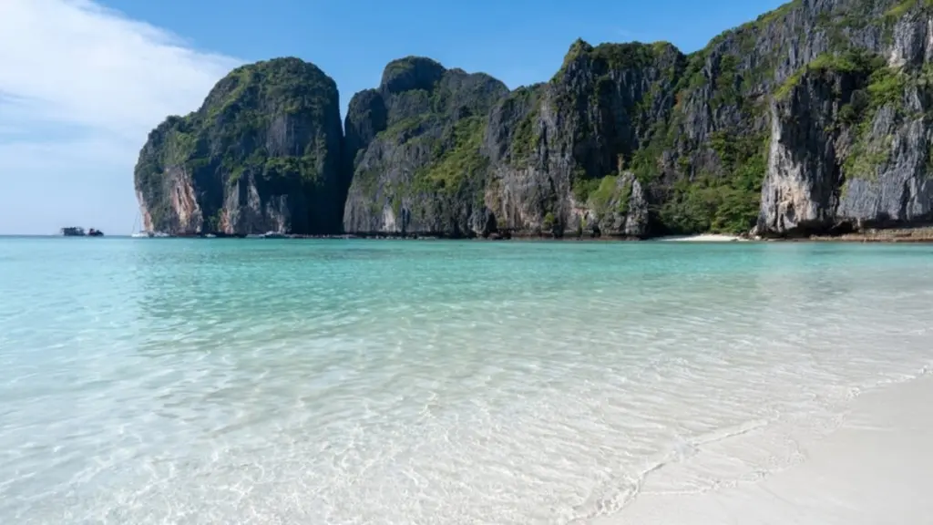 Discovering Phi Phi Island: A Deep Dive into Thailand’s Tropical Paradise 6 Phi Phi Island Thailand
