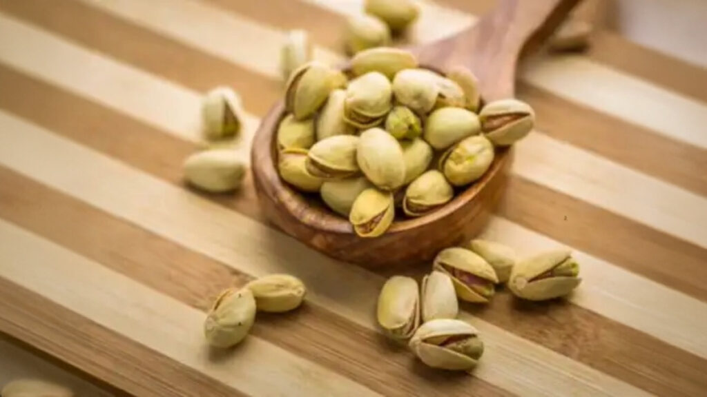 5 Dry Nuts to Eat Daily That Help with Common Health Issues 6 Dry fruits for daily health
